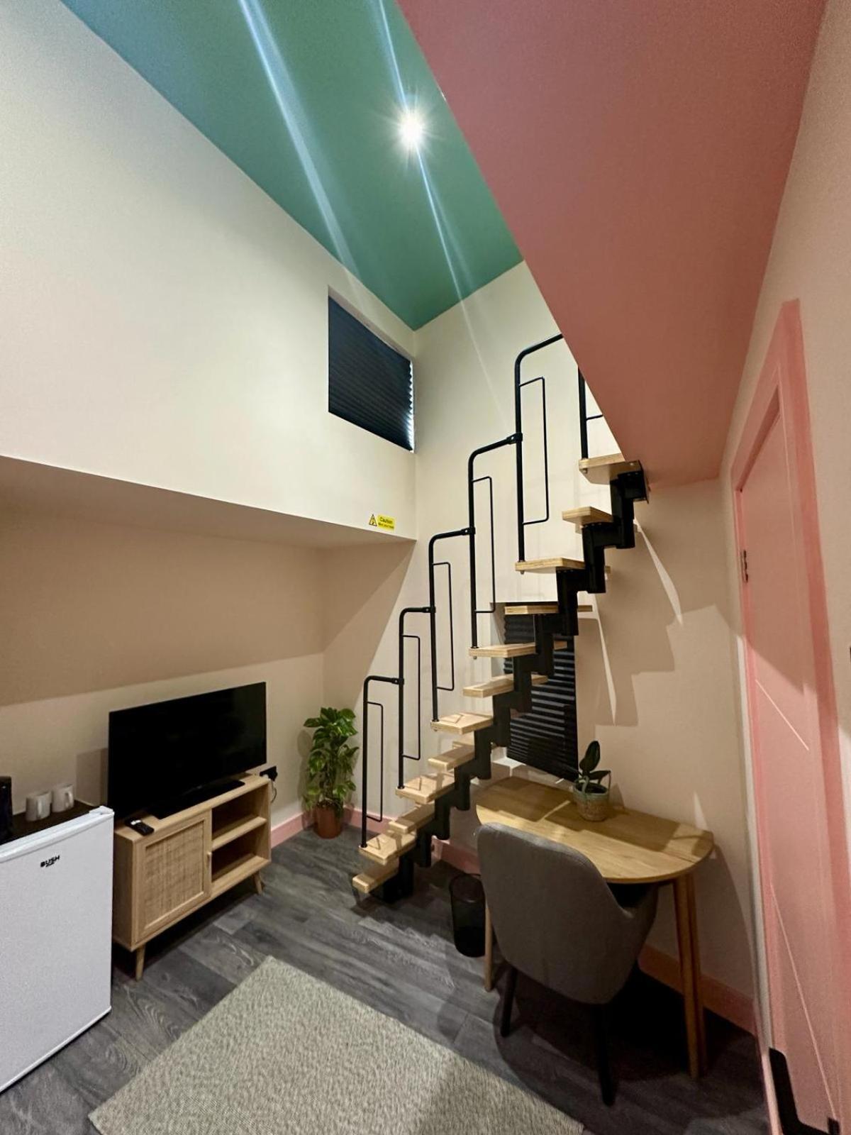 Cozy En-Suite Loft In Trendy Local London Exterior photo