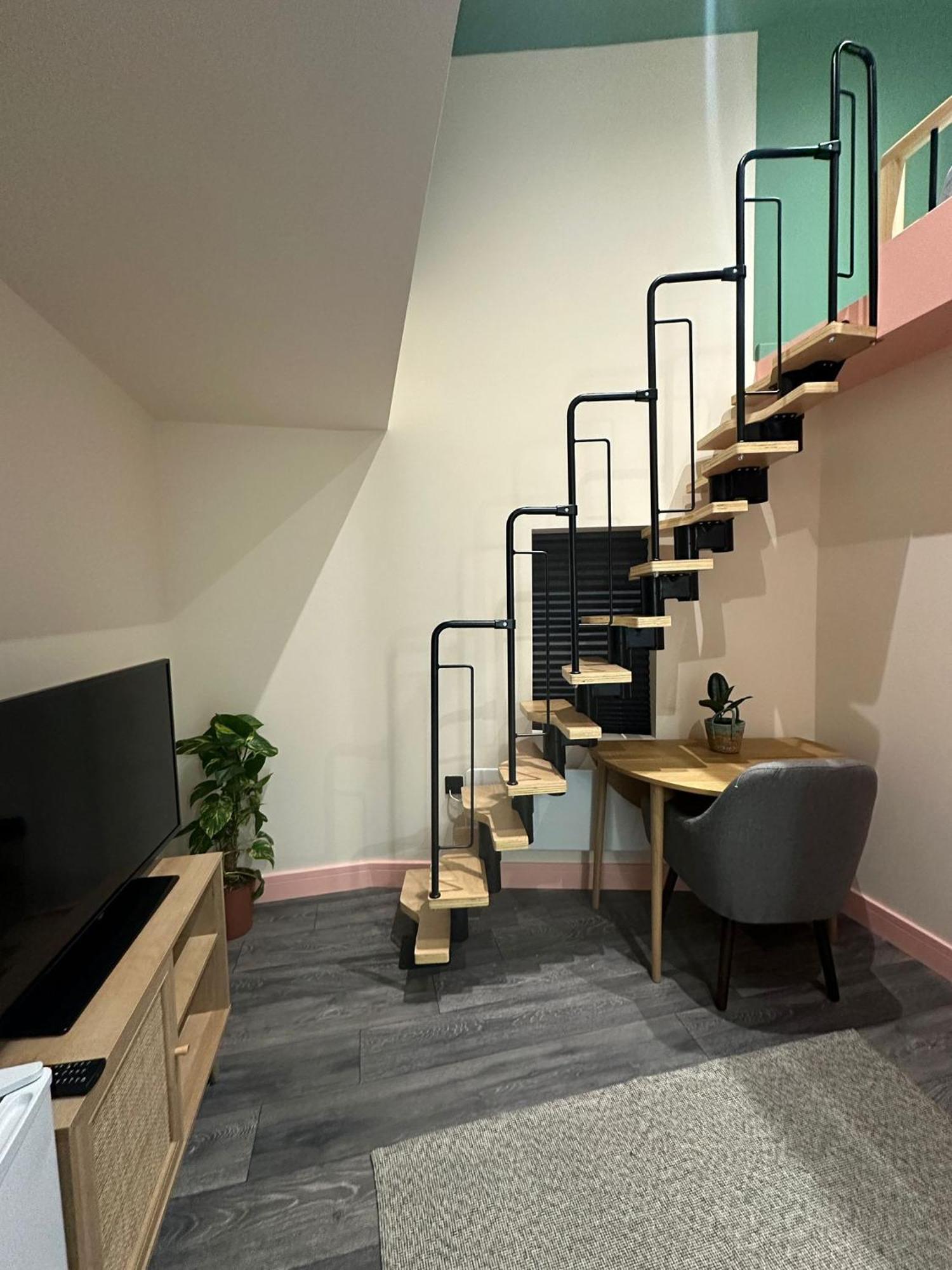 Cozy En-Suite Loft In Trendy Local London Exterior photo